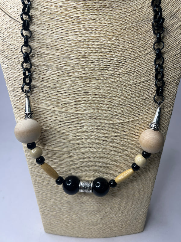 Collana black 1